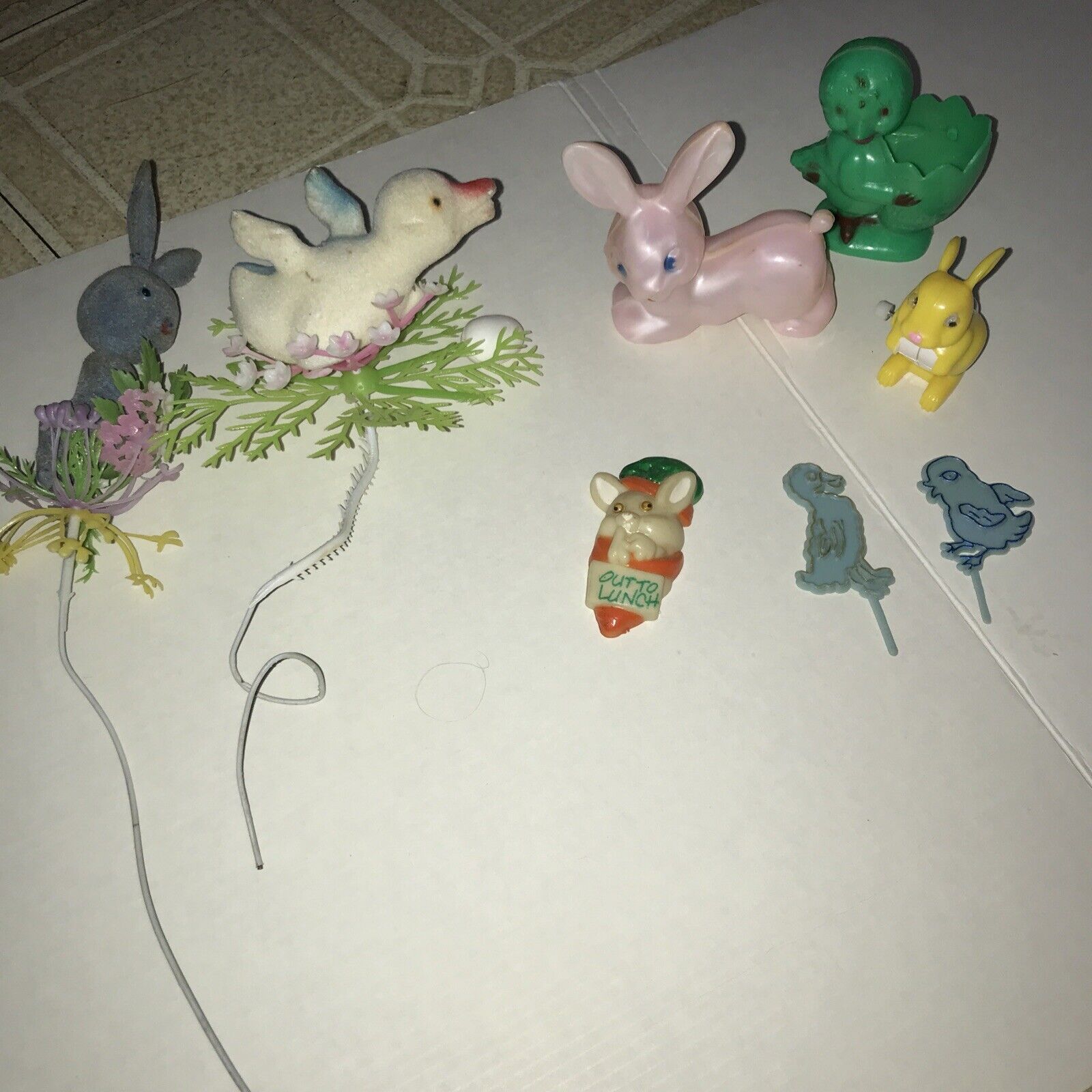 Lot of 8 Vintage Easter Items Pink Bunny Rattle Magnet & Flocked Duck + Rabbit