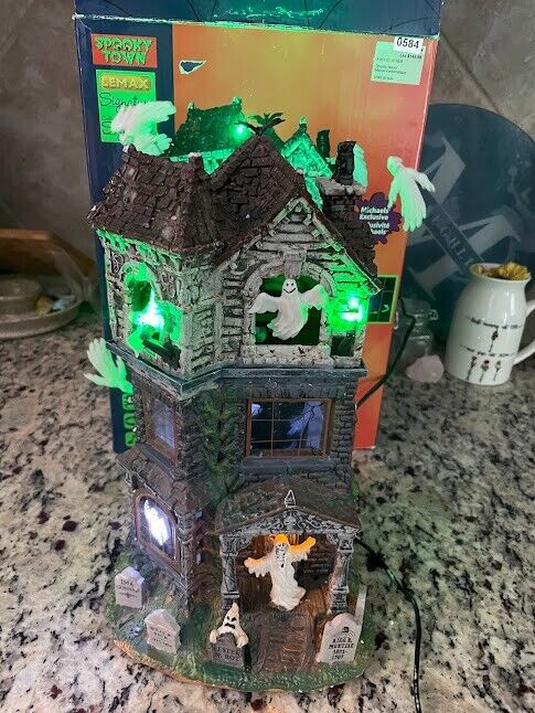 Lemax Spooky Town Signature Collection Ghostly Manor Excellent Working