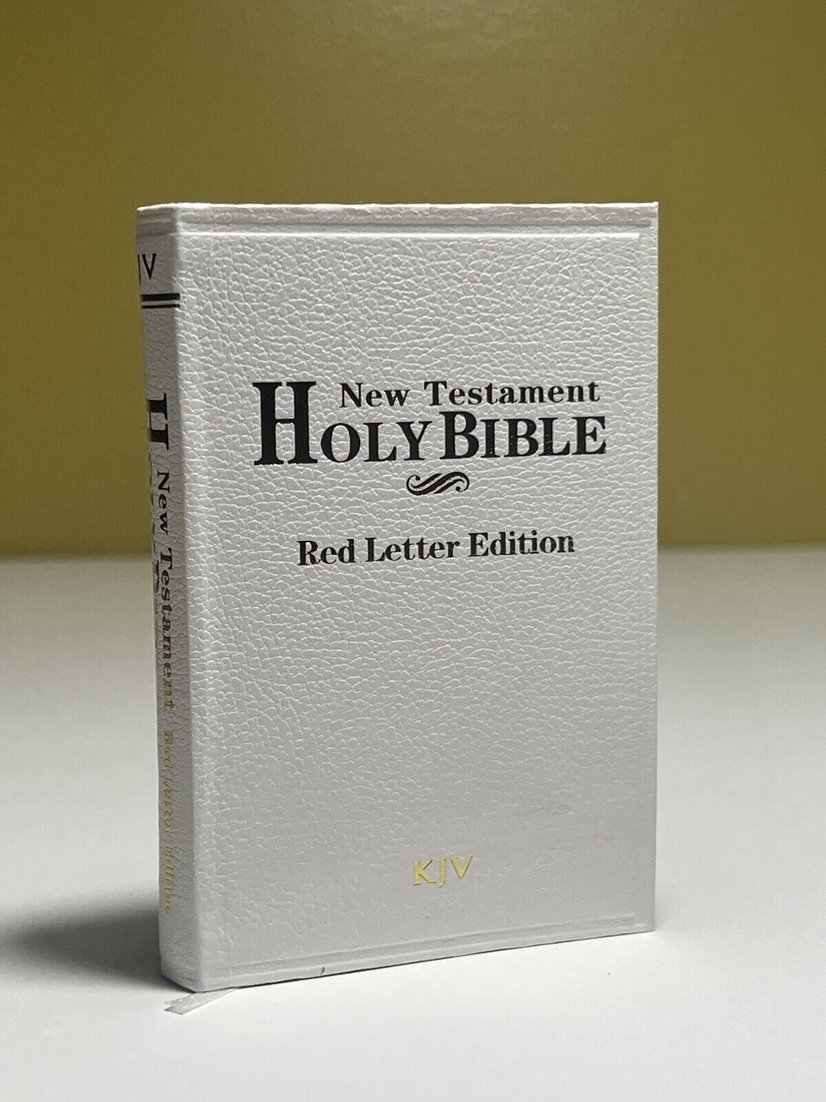 The Holy Bible KJV Pocket Size New Testament Gold Leaf Bible (white)