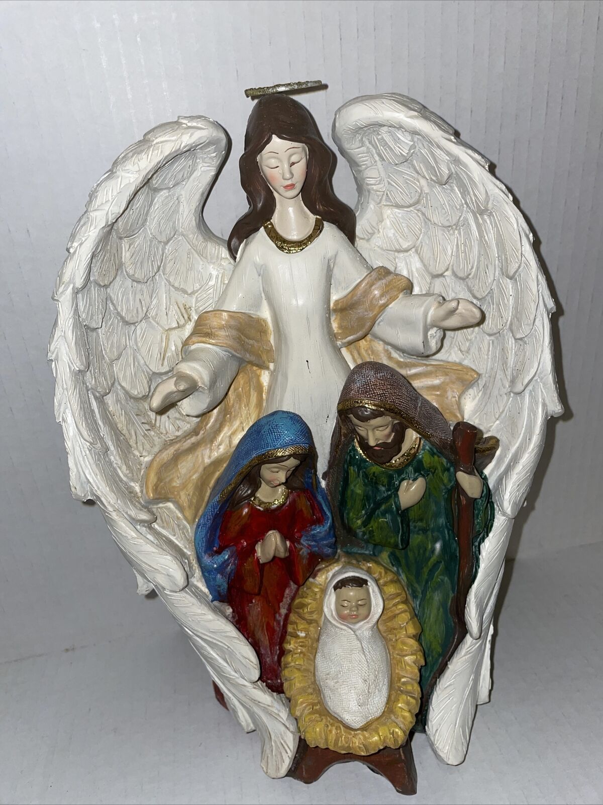 Angel Encompassing Holy Family Resin Nativity Figure St Nicholas Square 10x7x4\