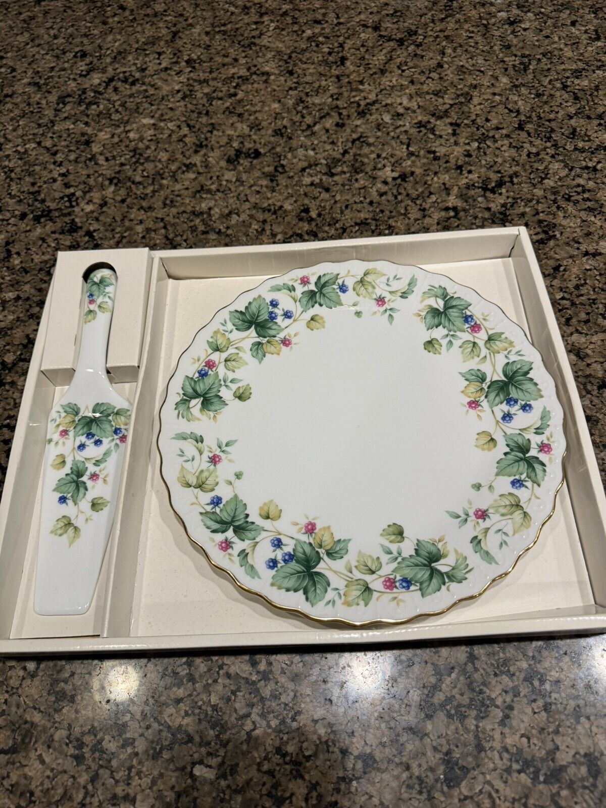 Andrea By Sadek Cake Plate And Knife NWT 10x10