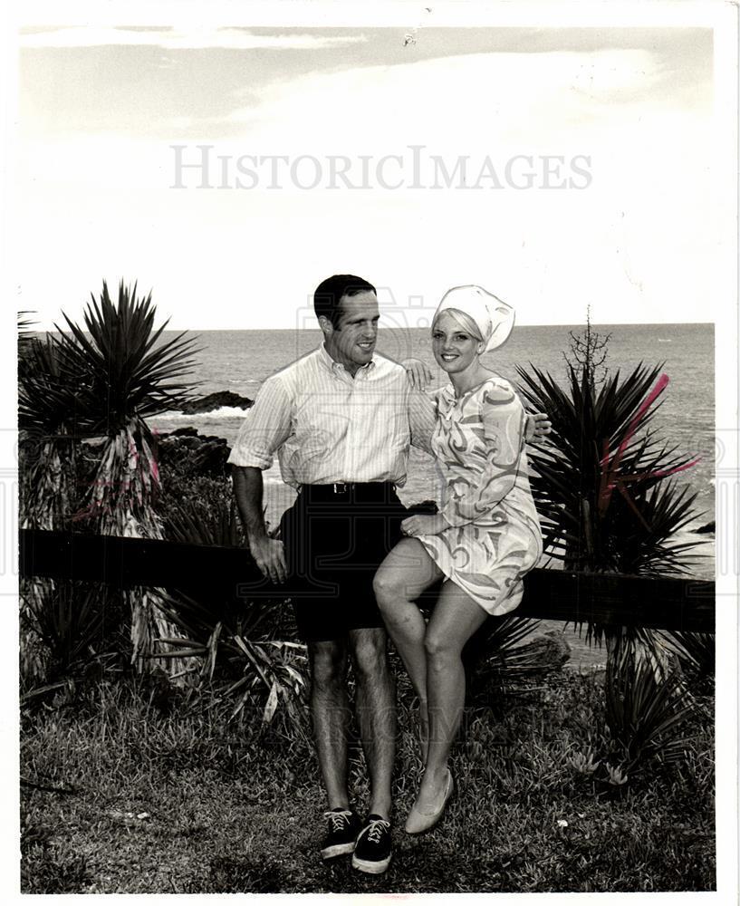1987 Press Photo Scott Romney and Bride Ronna - dfpb83153