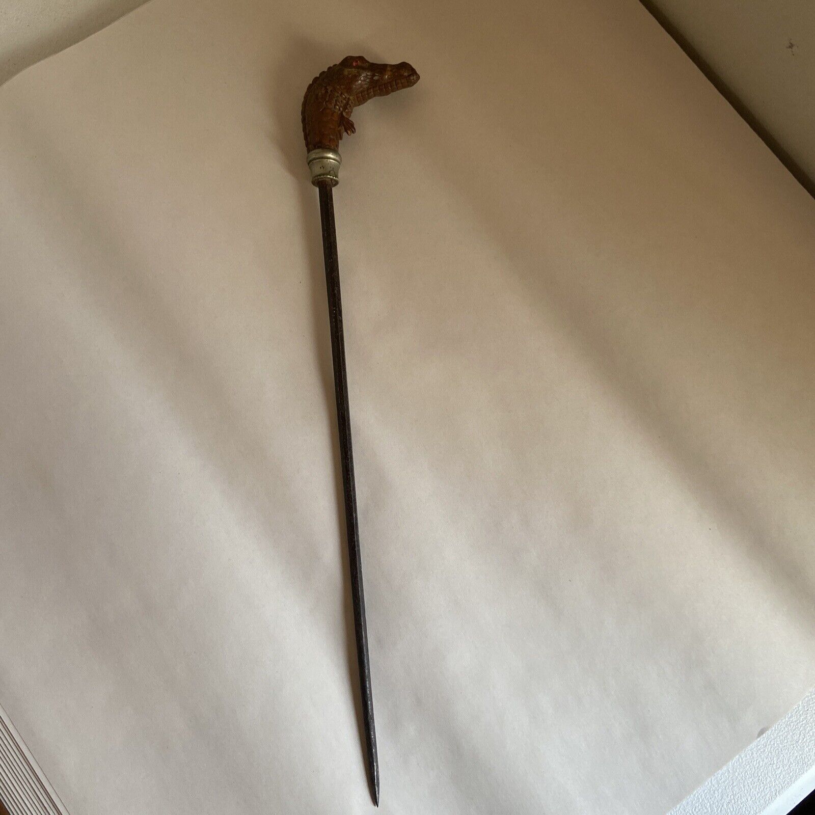 Articulated lizard head metal pointing stick￼
