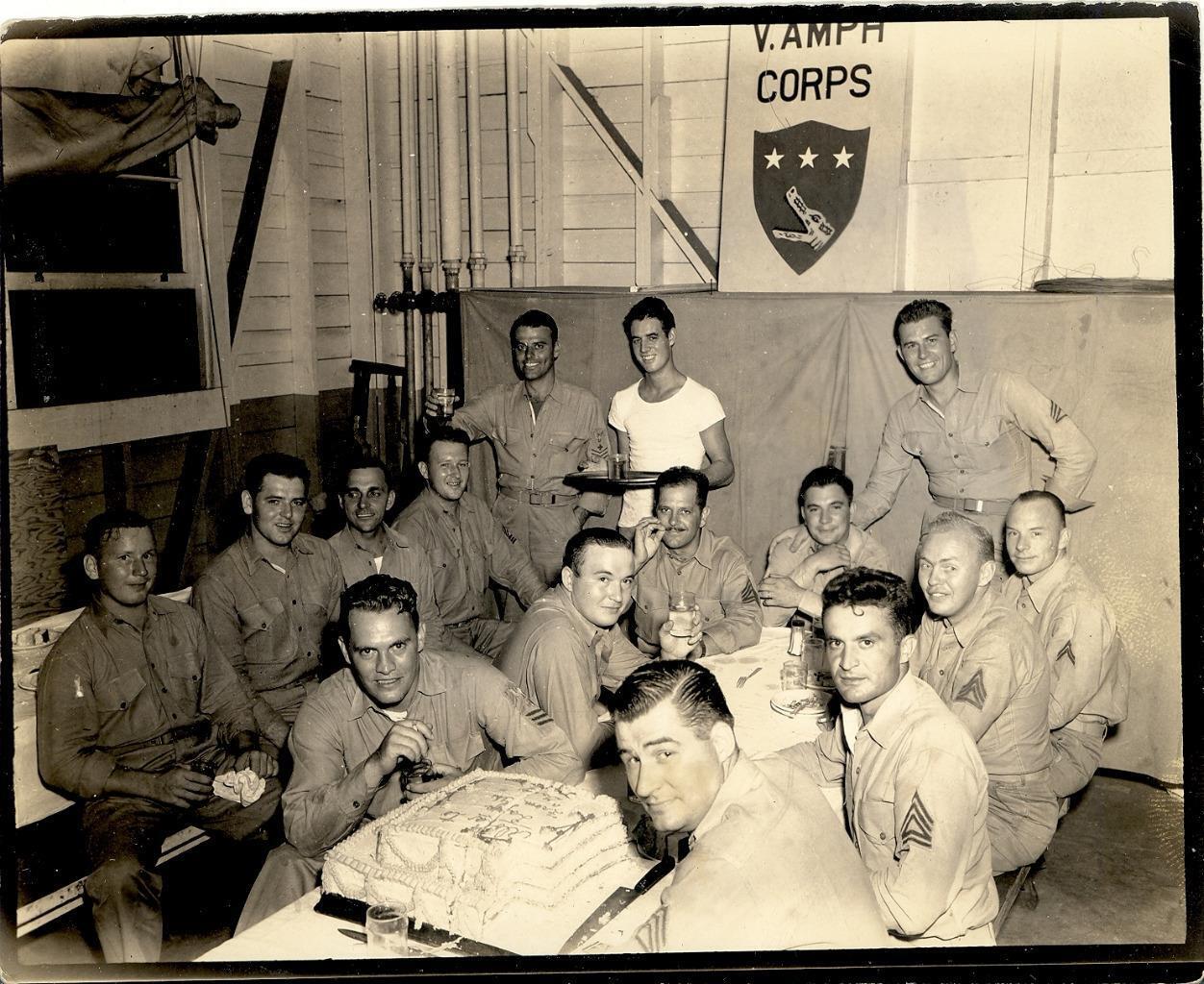 WWII 14 US MARINE CORPS V.AMPH CORPS PHOTOS