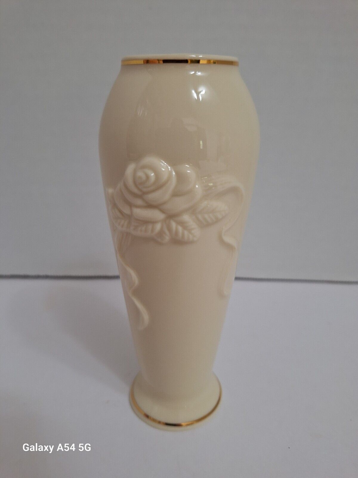 Lenox Embossed Rose Blossom Bud Vase 24 Karat Gold Trim Ivory 5.75\