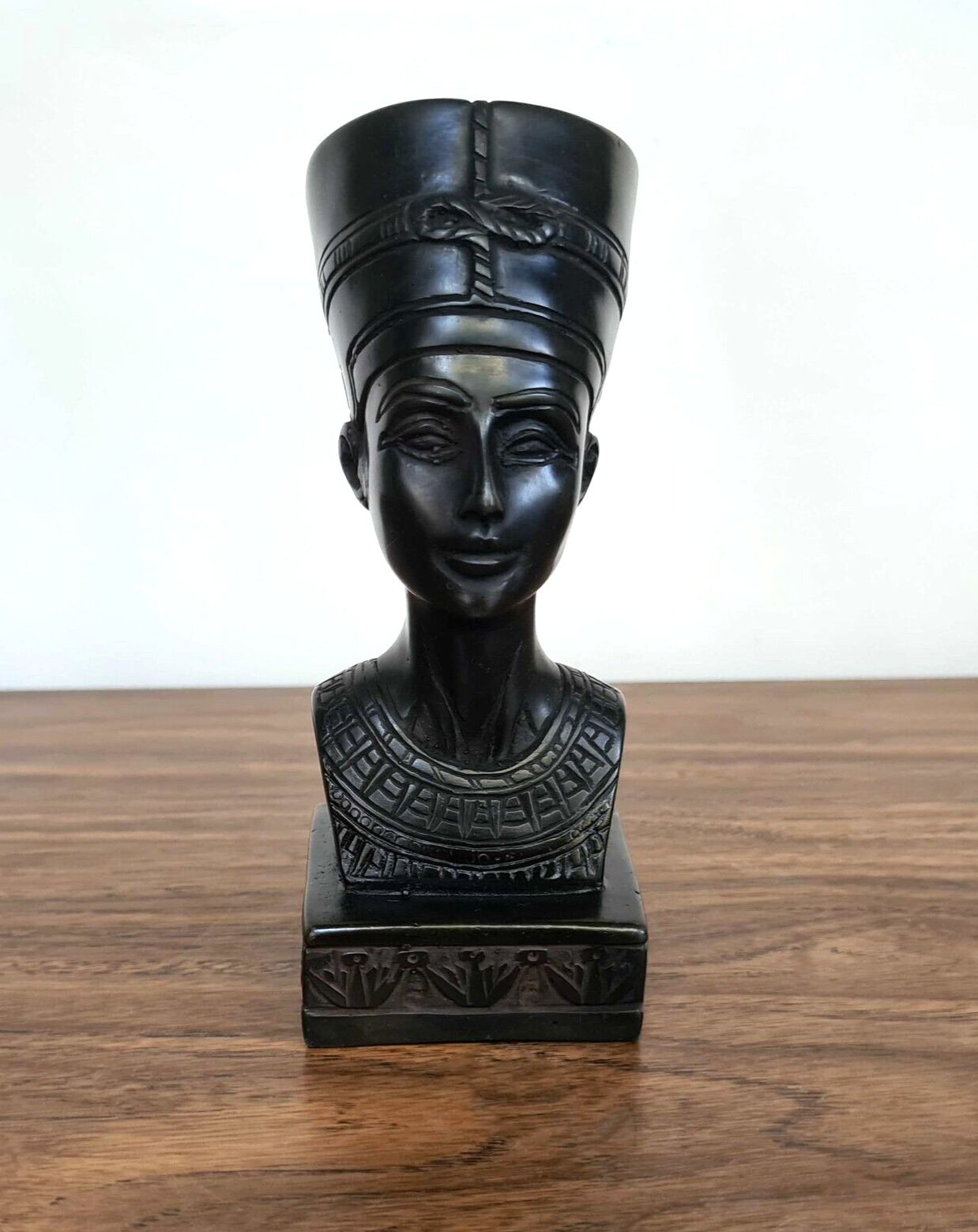 Exquisite Handcrafted Replica of Queen Nefertiti\'s Bust-Stunning Stone Sculpture