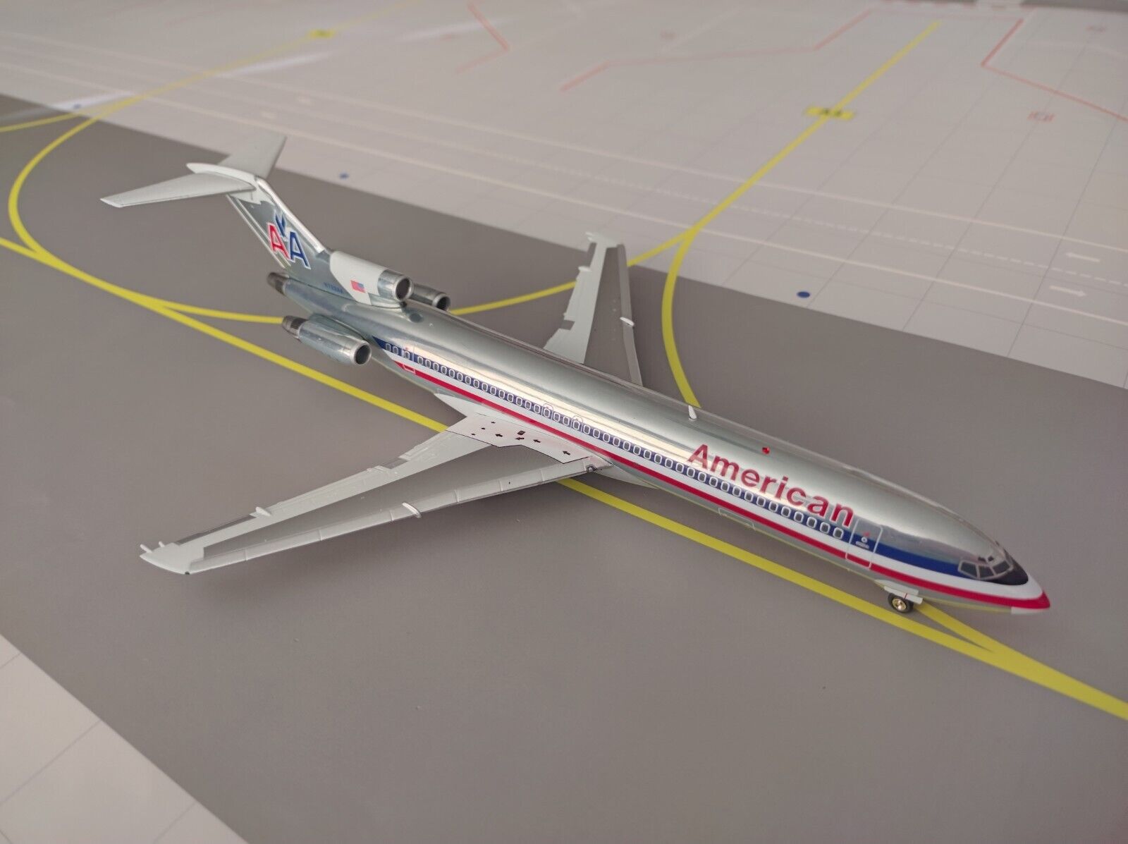 INFLIGHT 200 1:200 BOEING 727-200 AMERICAN AIRLINES, N722AA IF722AA0623P NEW