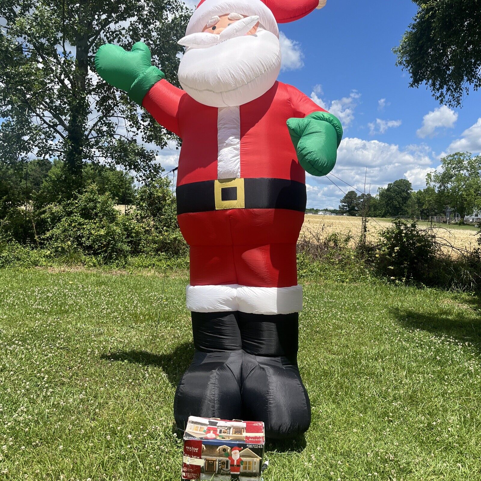 Holiday Living 12 Foot Tall Inflatable Airblown Gemmy Santa Claus