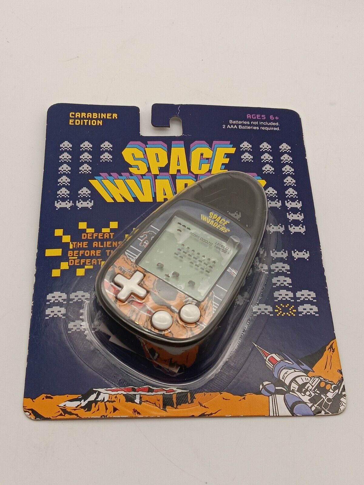 SPACE INVADERS Handheld Electronic GAME 70\'s Taito Clip-on Carabiner Basic Fun
