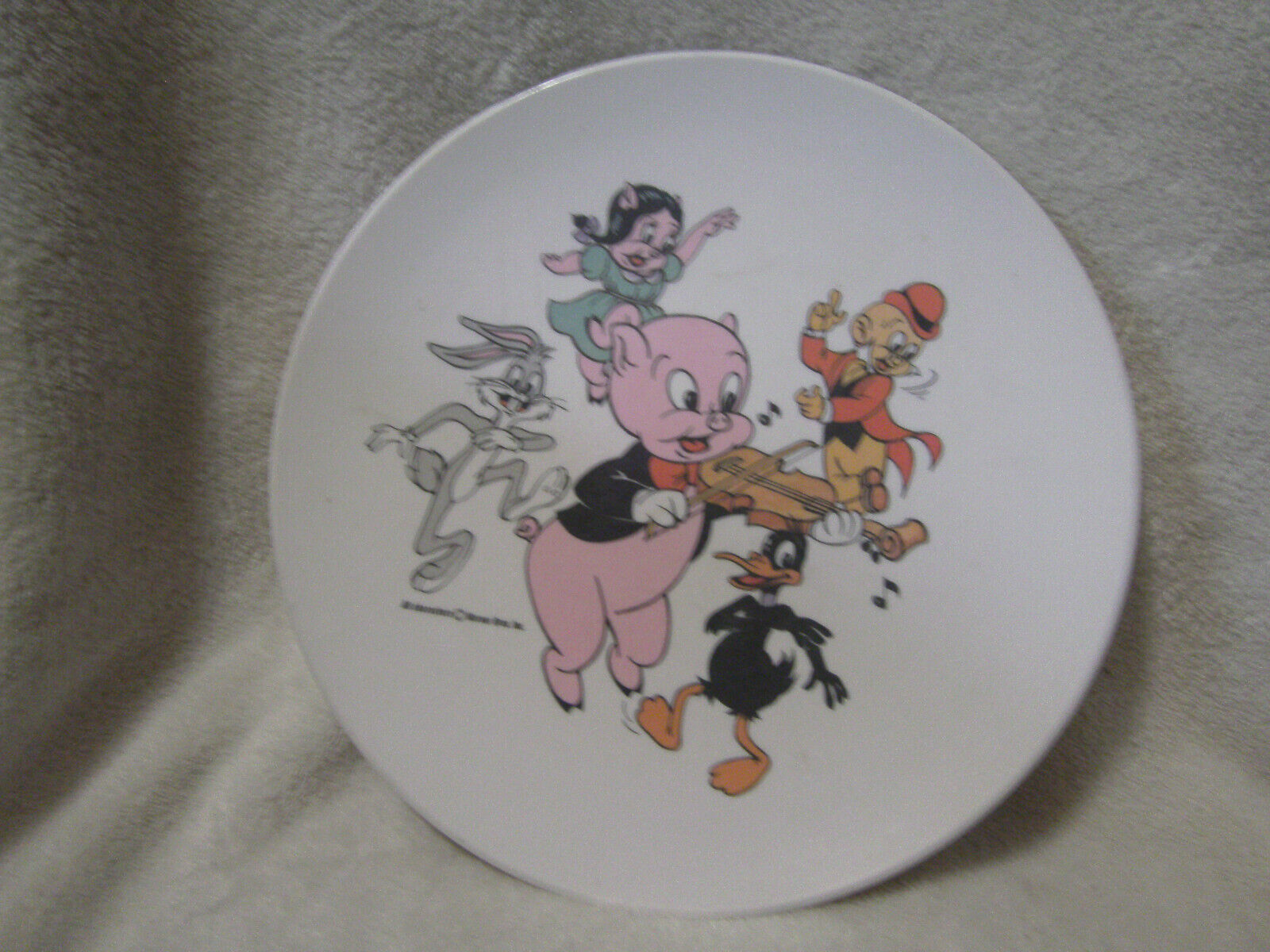 Looney Tunes Plate 9 inche Diameter Porky Petunia Pig Bugs Bunny Elmer Daffy