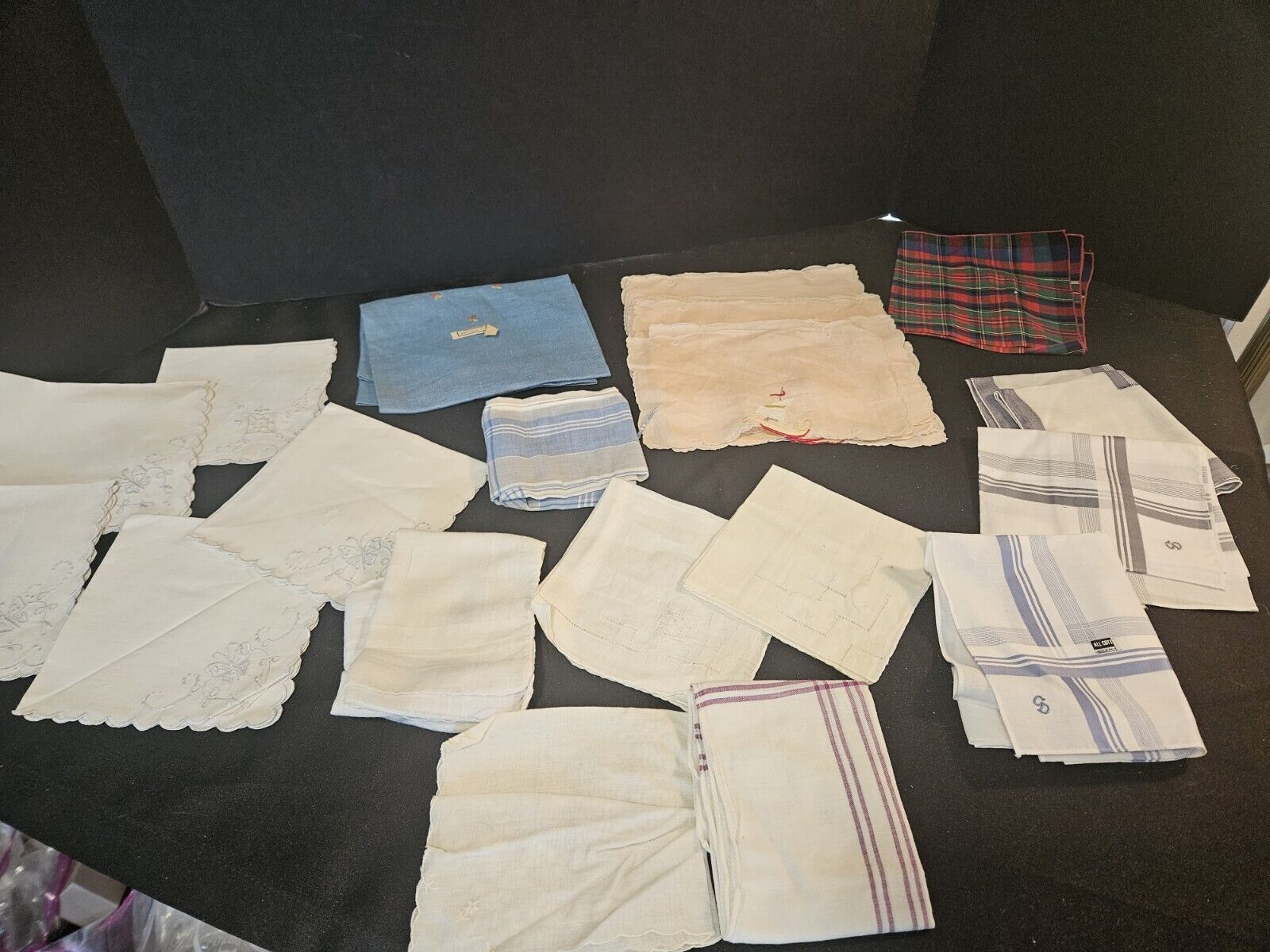 Mixed lot of 27 Vintage White/ color linen embroidered cloth napkins