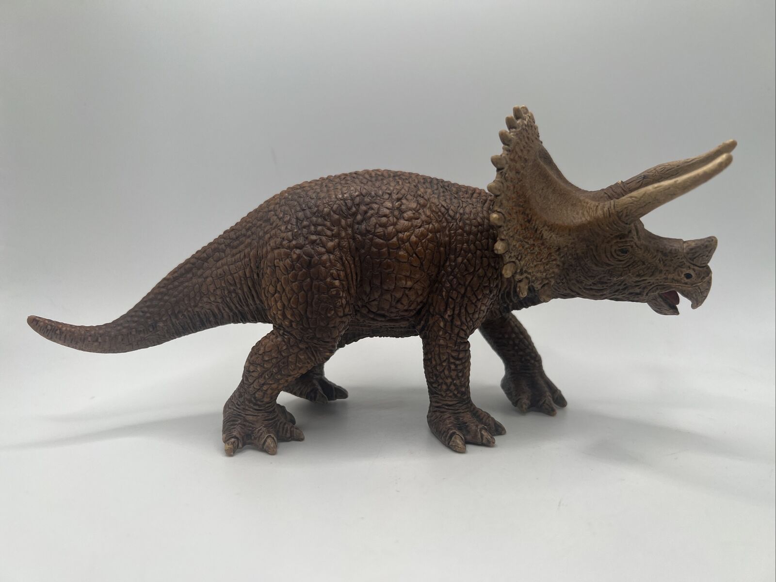 2011 Schleich Triceratops Realistic Dinosaur Collectible Figure D-73527 Brown 8”