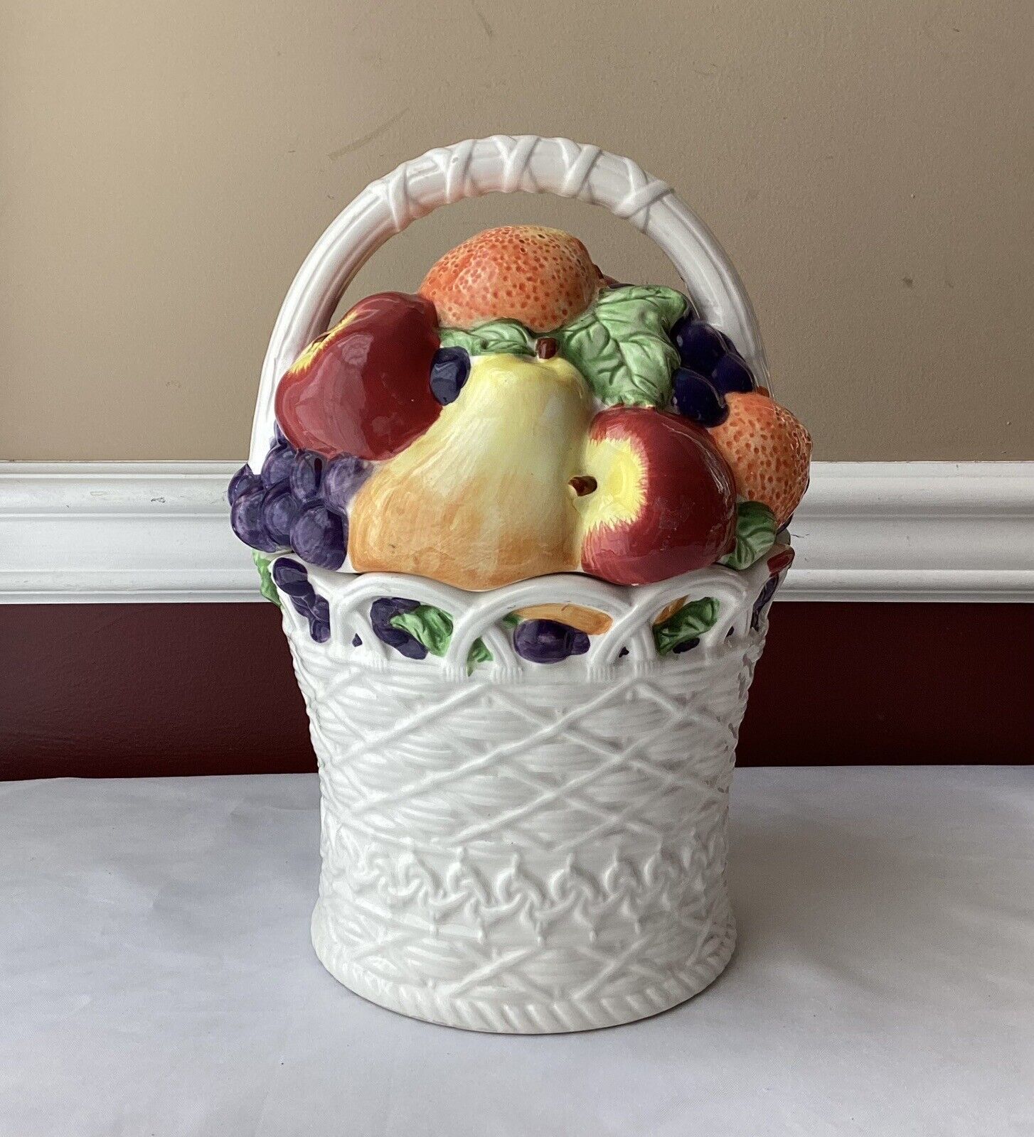 VTG Large Int\'L Art Ceramic Cookie Jar, Fruit Basket Design, 12\
