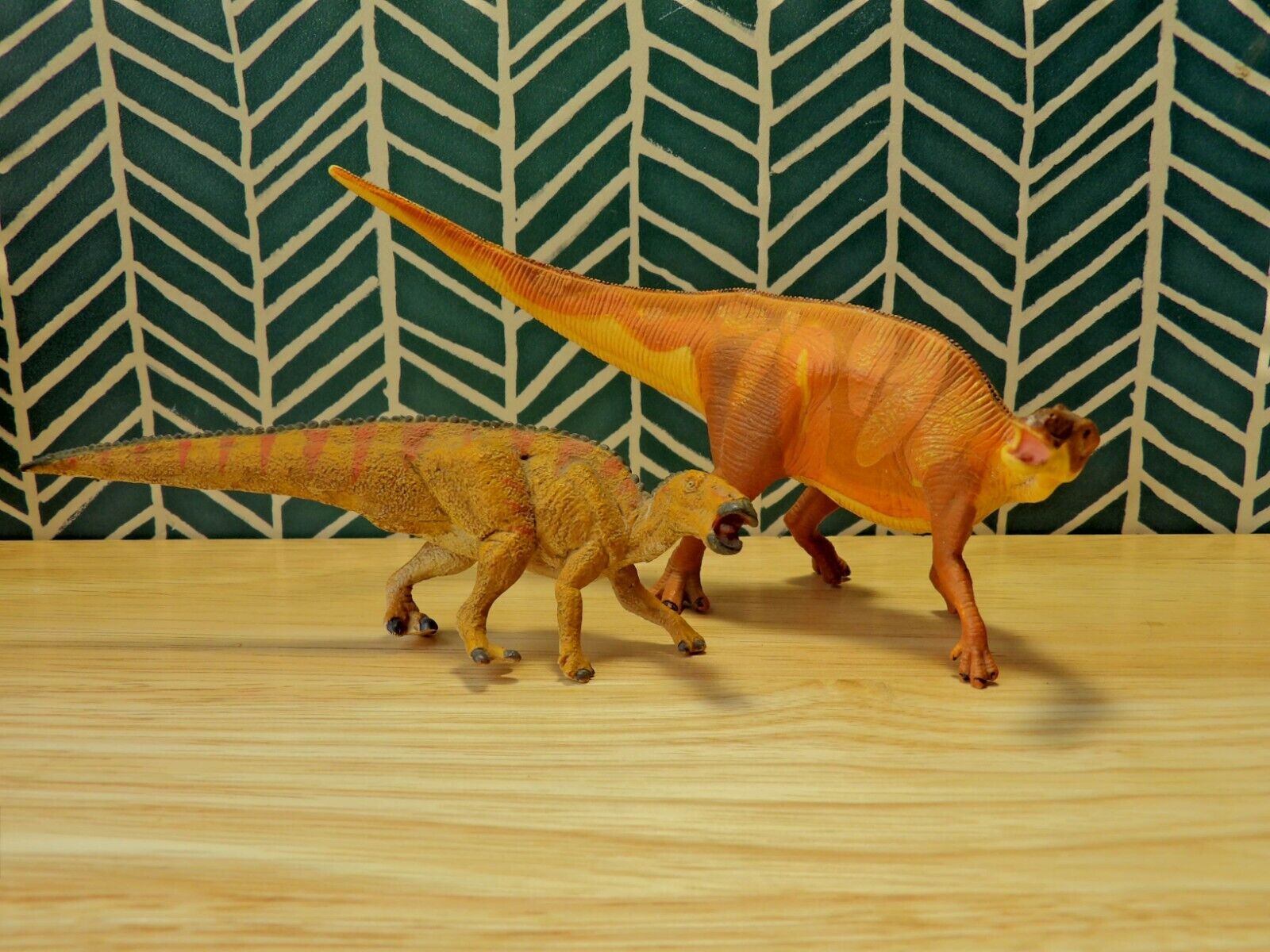 Safari Ltd Edmontosaurus and Sue & Her Friends Anatotitan