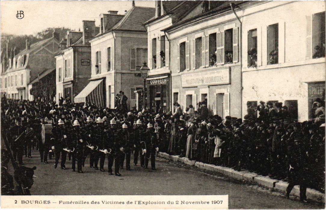 CPA BOURGES Funeral of the Victims Explosion 1907 (1272305)