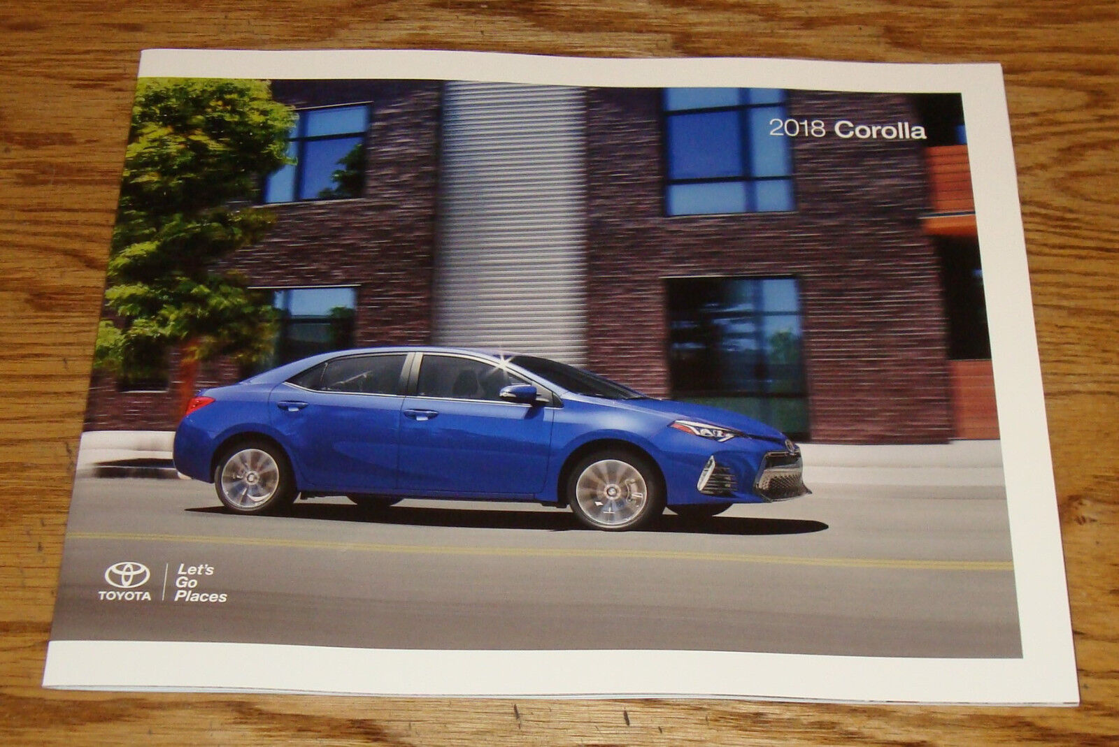 Original 2018 Toyota Corolla Sales Brochure 18 XSE XLE LE SE L