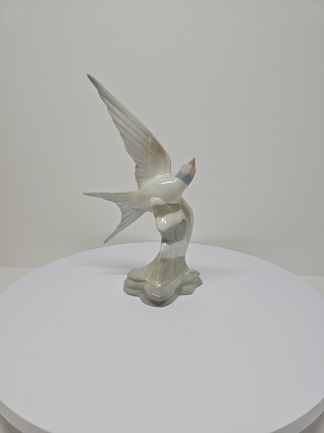 Porceval  Bird In Flight Figurine White Pastels Ocean  Made In Spain ,D15