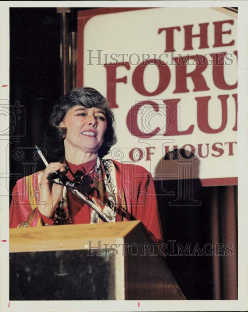 1989 Press Photo Representative Pat Schroeder addresses Houston Forum Club.