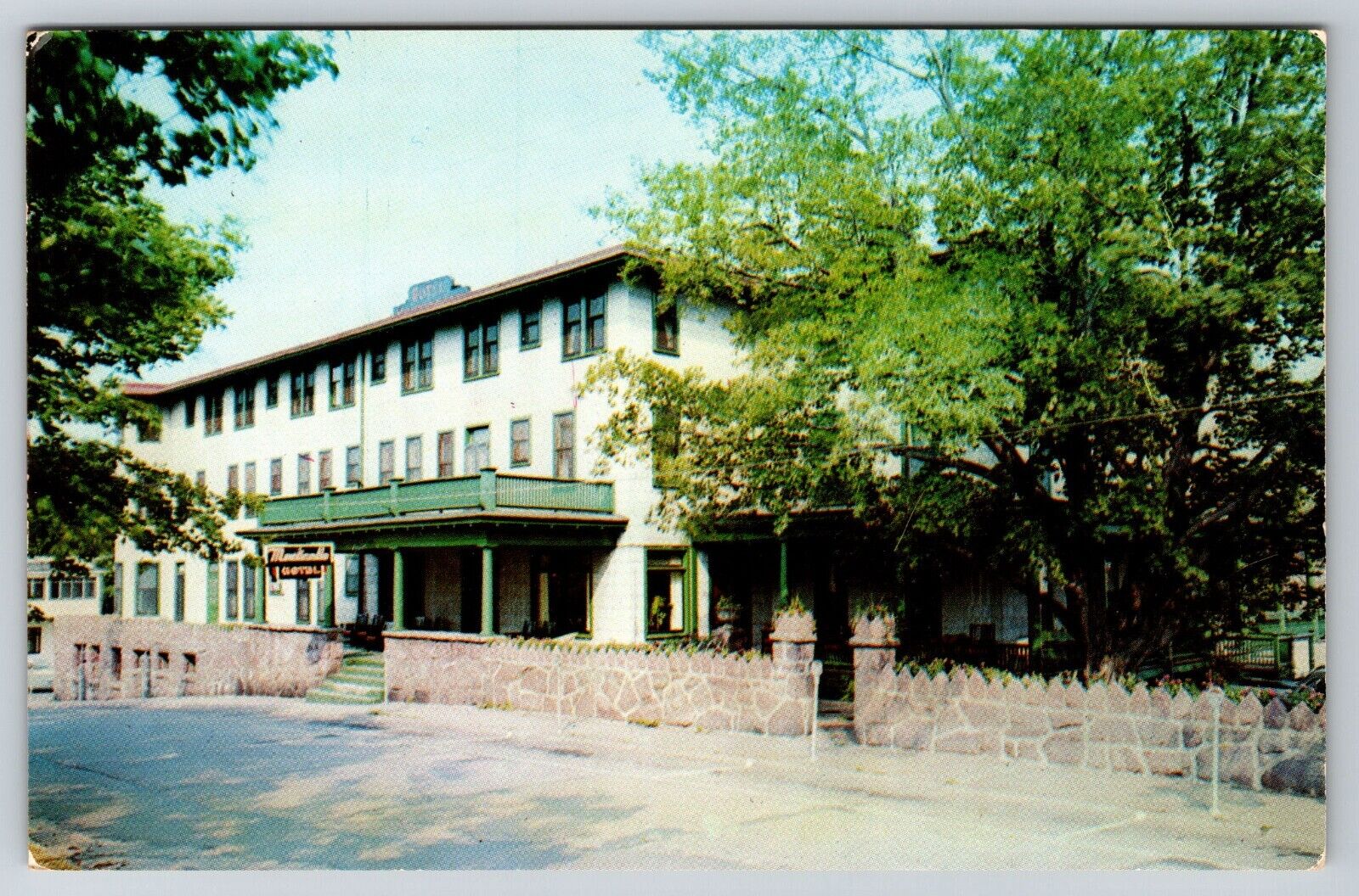 Monticello Hotel, Alexandria Bay, New York Postcard S3968