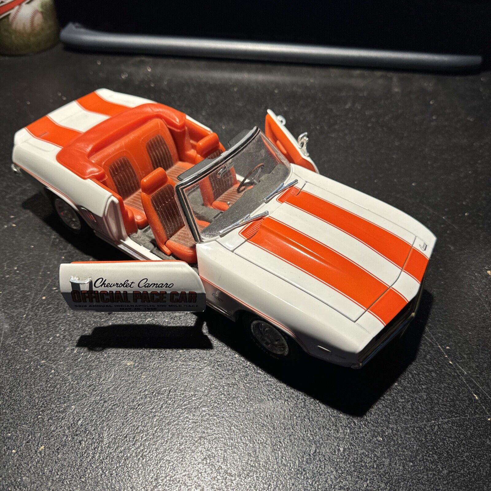 ERTL 1/18 American Muscle 1969 CHEVROLET CAMARO Official Pace Car 53rd INDY 500
