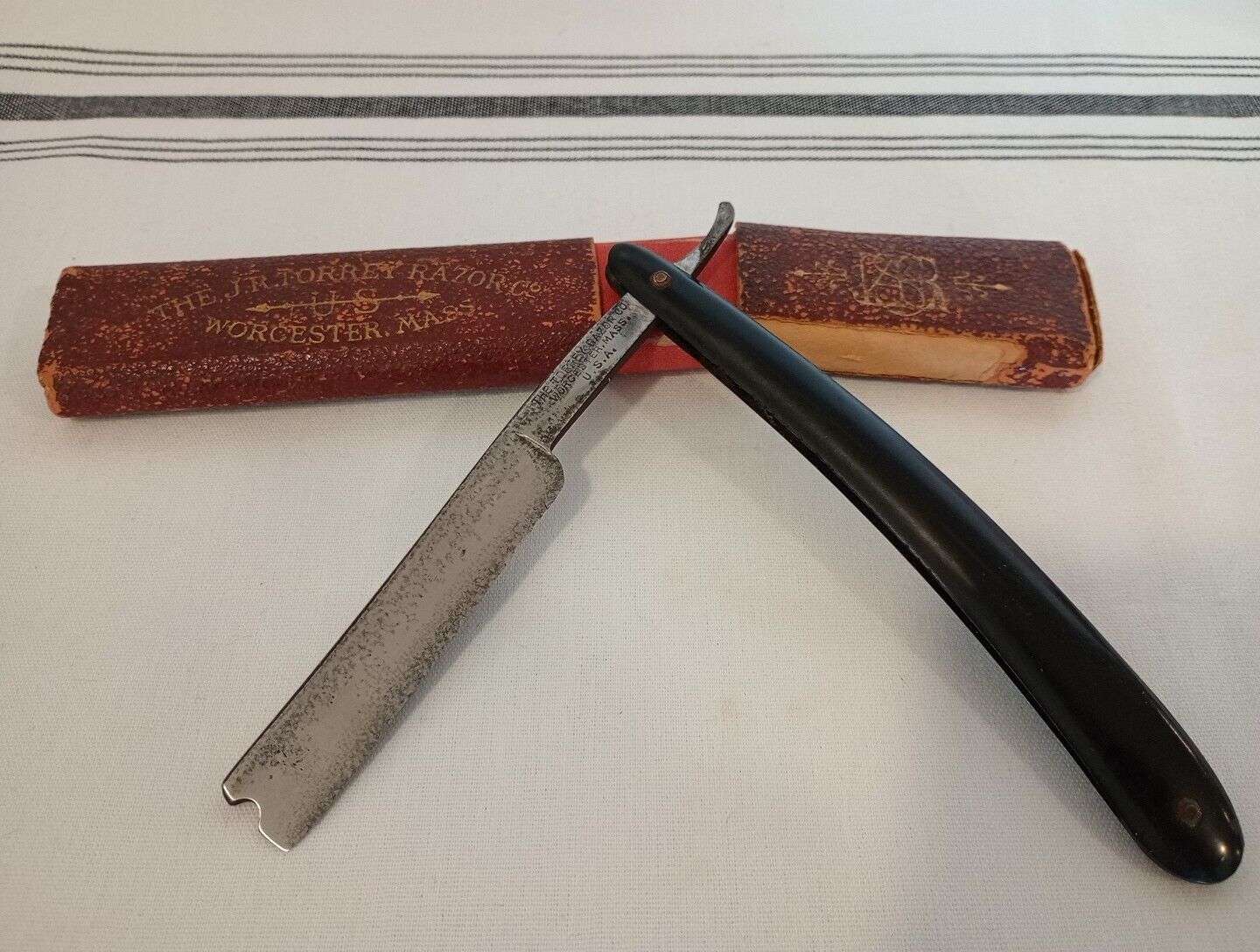 The JR Torrey Co Straight Razor Worchester Mass USA Vintage With Case 5/8\