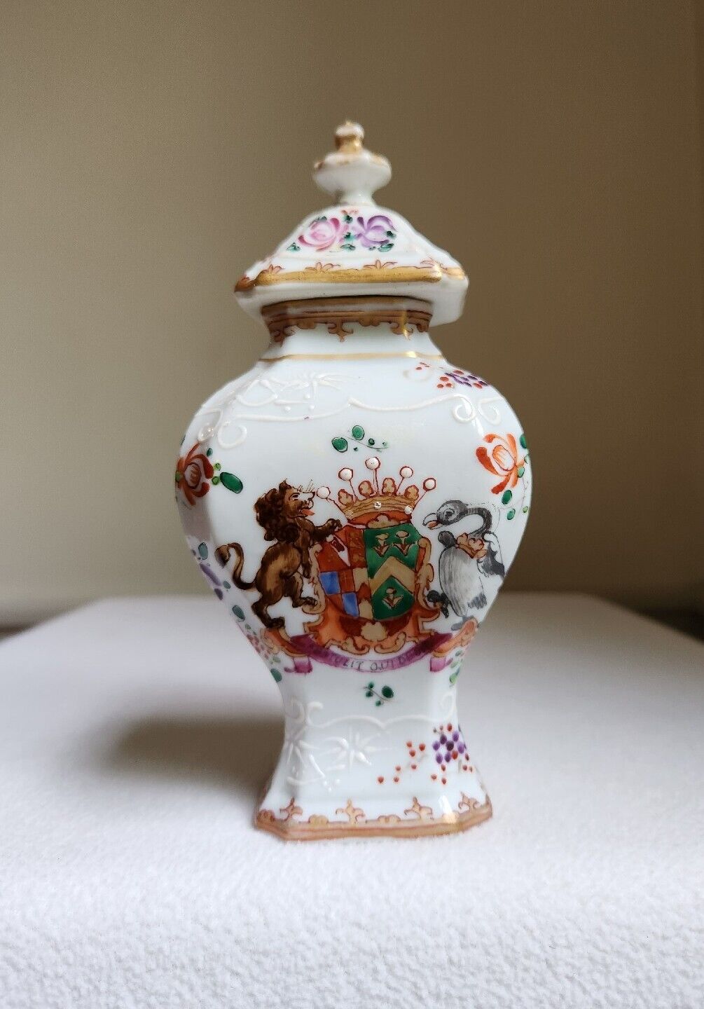 Edme Samson Porcelain de Paris Armorial Lidded Jar Chinese Export Style 1870\'s