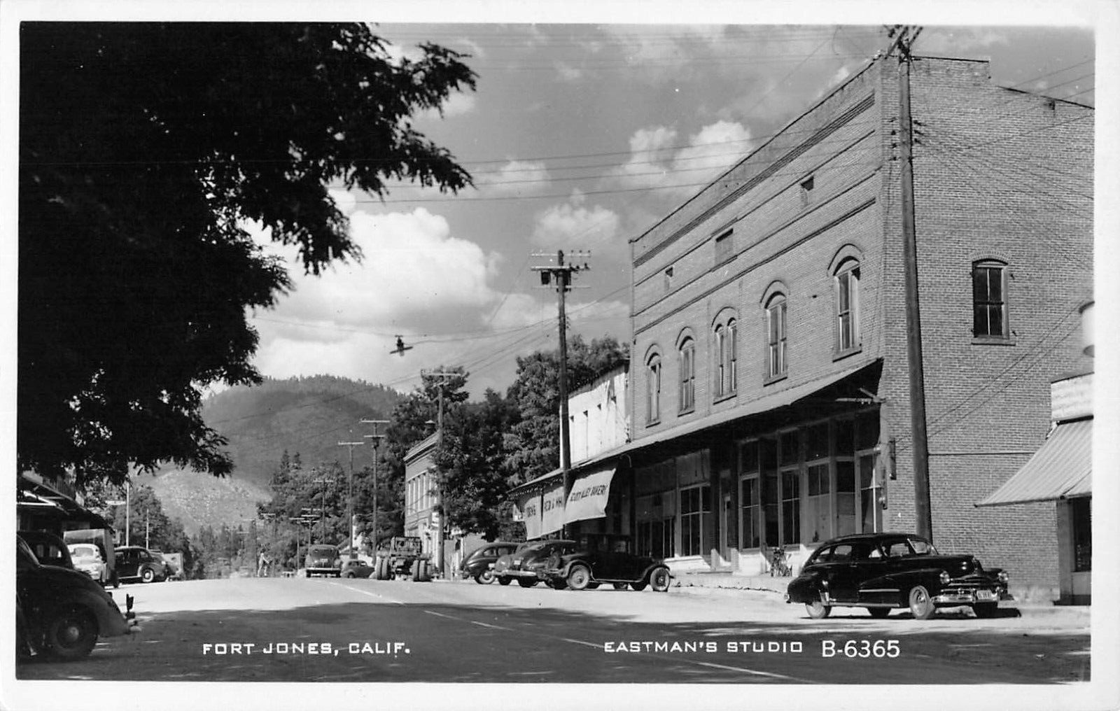 RPPC FORT JONES, CA Street Scene Siskiyou County Eastman c1940s Vintage Postcard