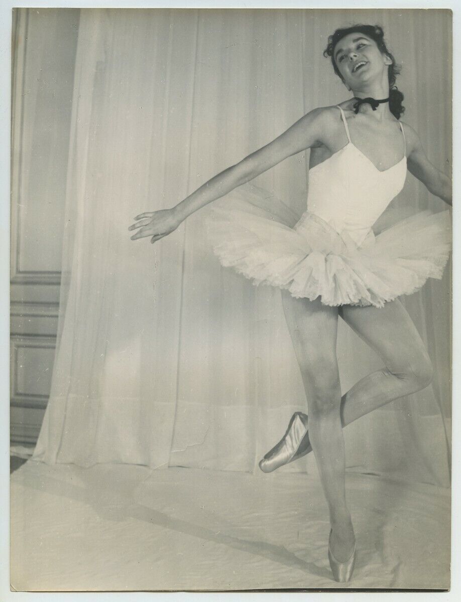 1950 Denise Colomb. Young dancer. Little Opera Rat.
