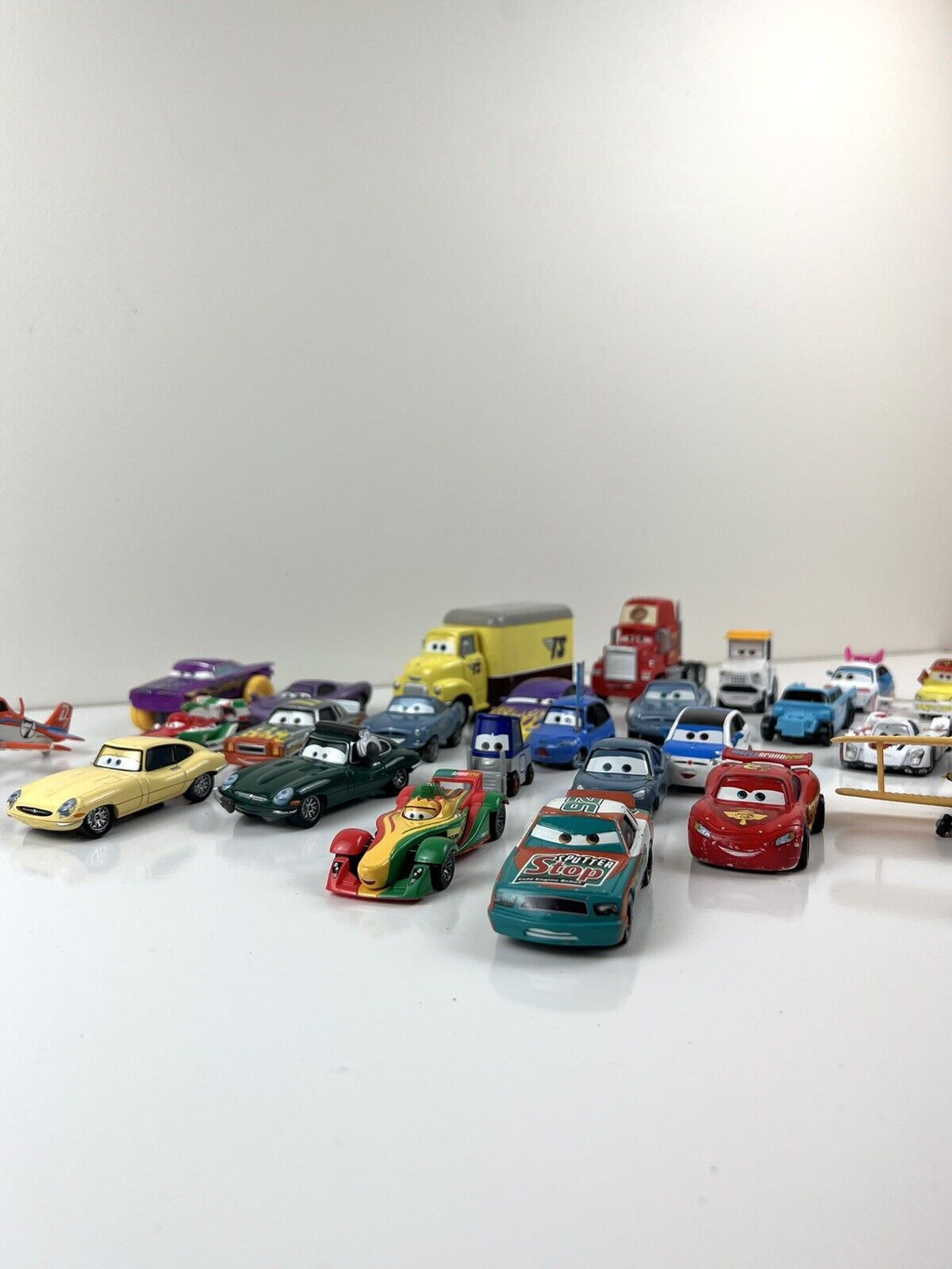 Large Lot Of 25+ Disney Cars & Disney Planes Toys Mixed Lot Of Plastic & Diecast
