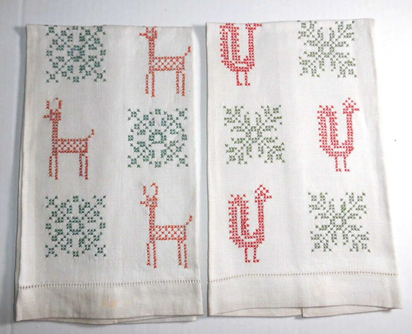 2 VTG 1950\'s Irish Linen Guest Towels Hand Embroidered DEER ROOSTER Christmas