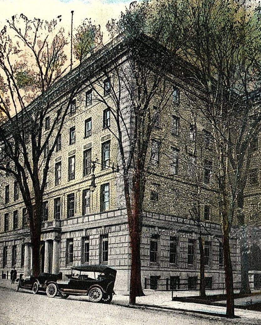 1930s MONTREAL QUEBEC CANADA Y.M.C.A. BUILDING DRUMMOND STREET POSTCARD 43-118