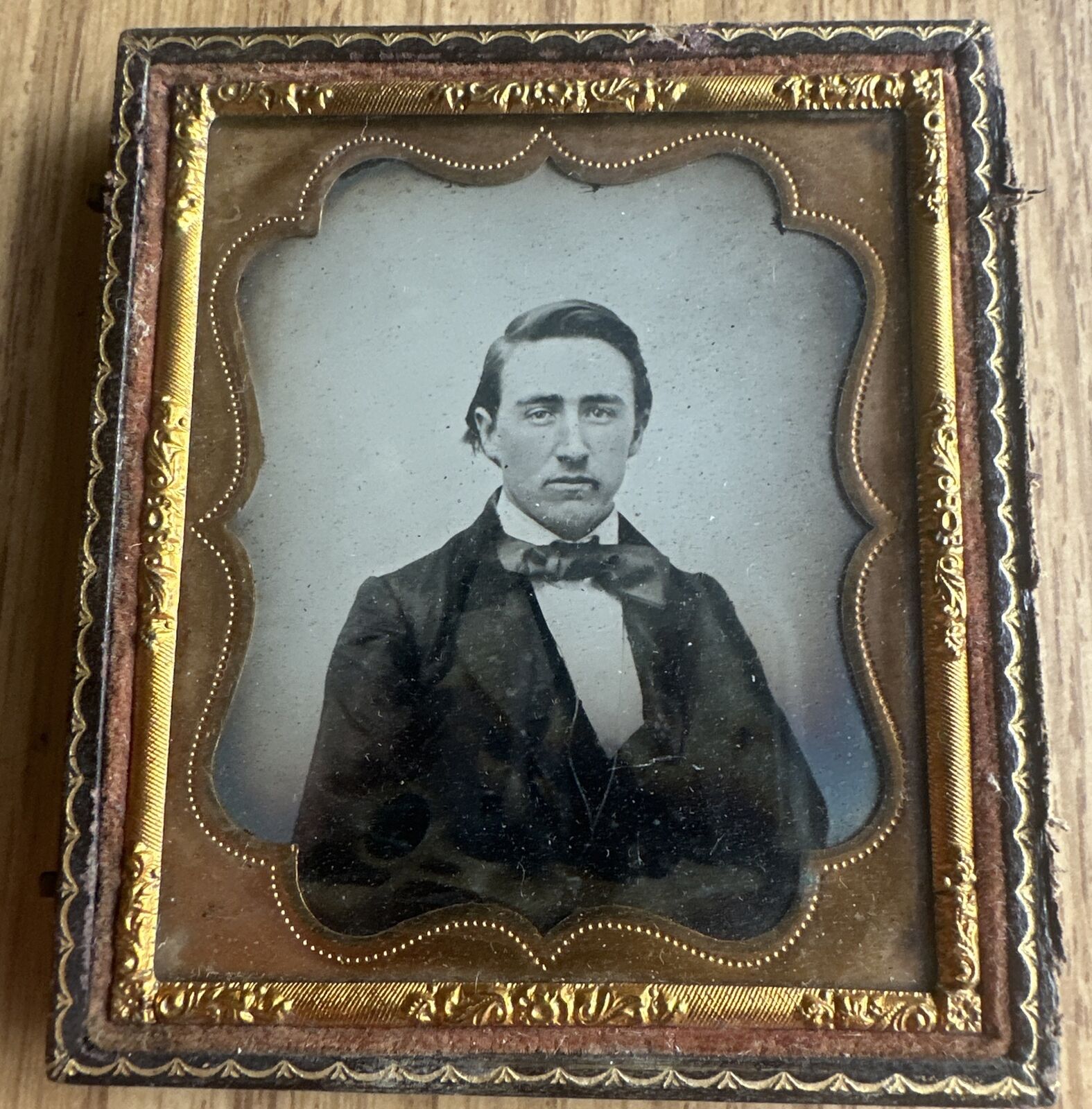 1850-1860s Ambrotype 1/6th Plate Man Seated Case with Necktie Half Case -