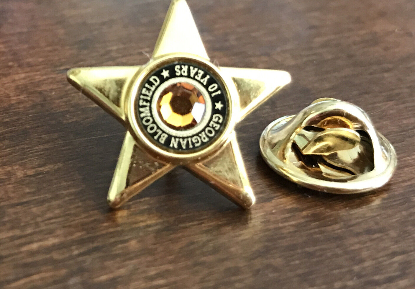 City of Georgian Bloomfield MI Gold Tone 10 Year Service Pin Award