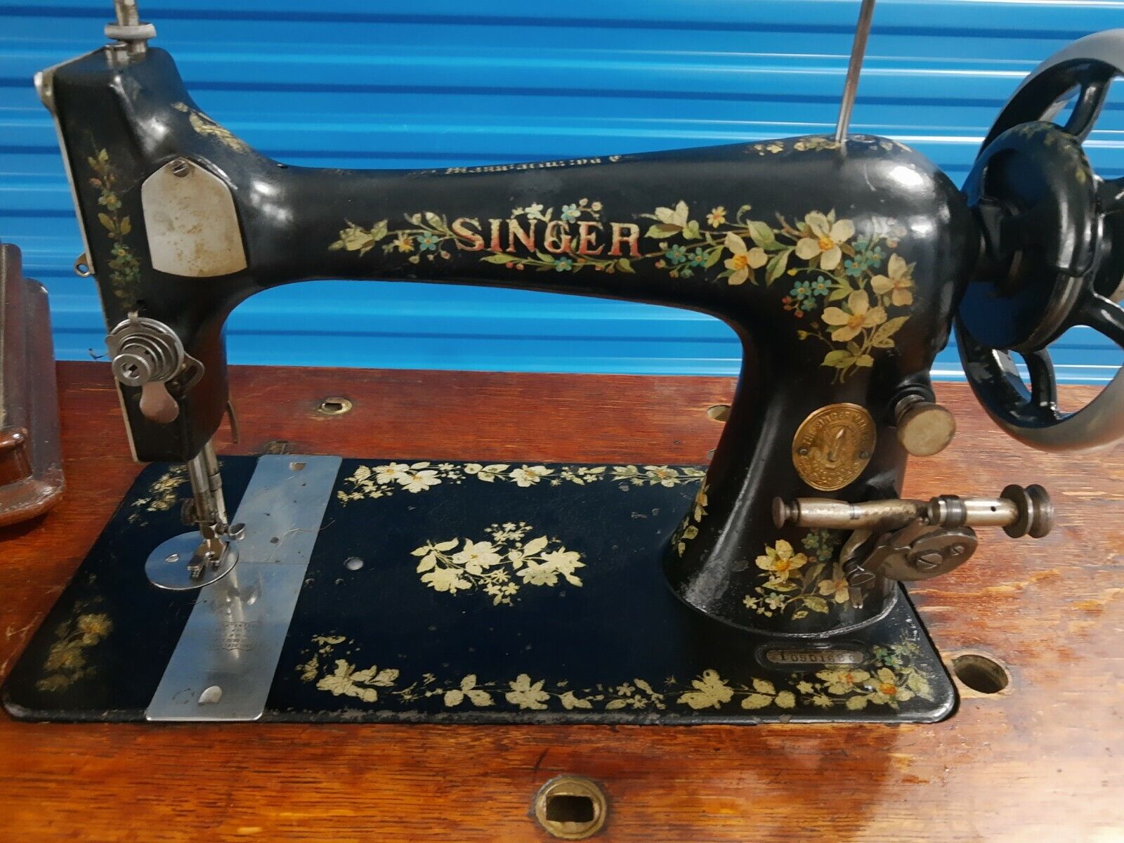 Antique 1892 VS3 Apple blossom design Singer Sewing Machine,tested, Working