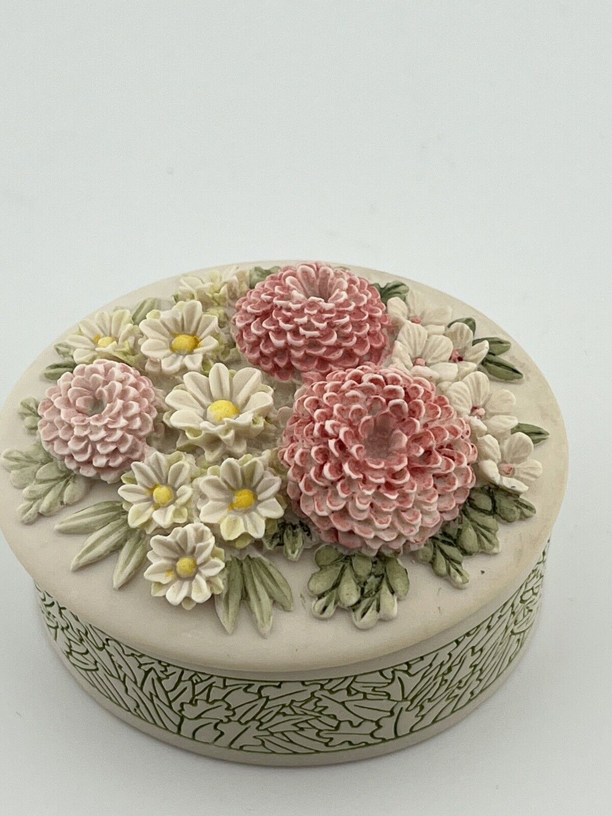 Hand cast Trinket Box Made In UK flowers Beautiful Vintage