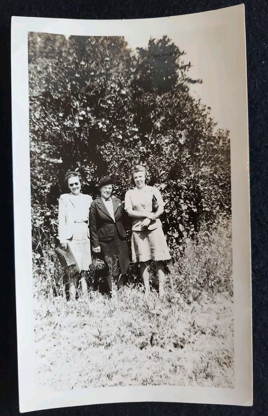 1944 Vintage Photo 3 Women Size 3.5\