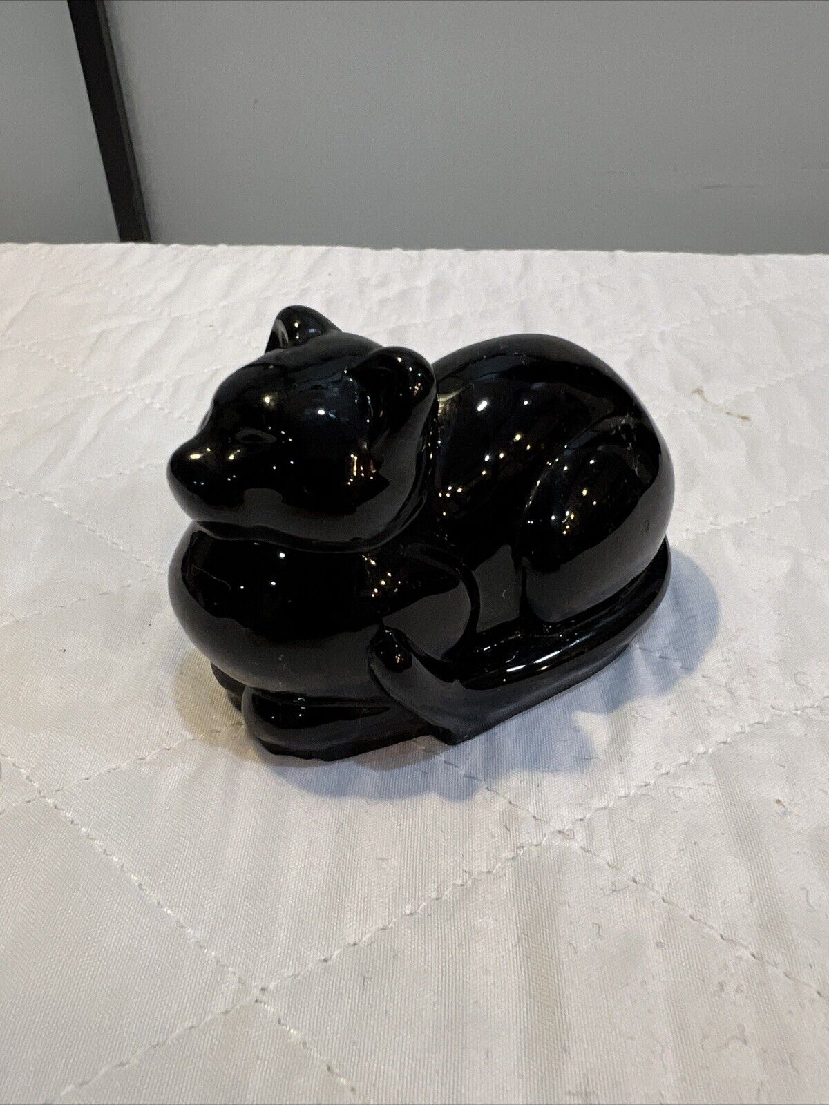 Vintage Black Art Glass Sitting Cat Figurine/Paperweight VERY NICE.