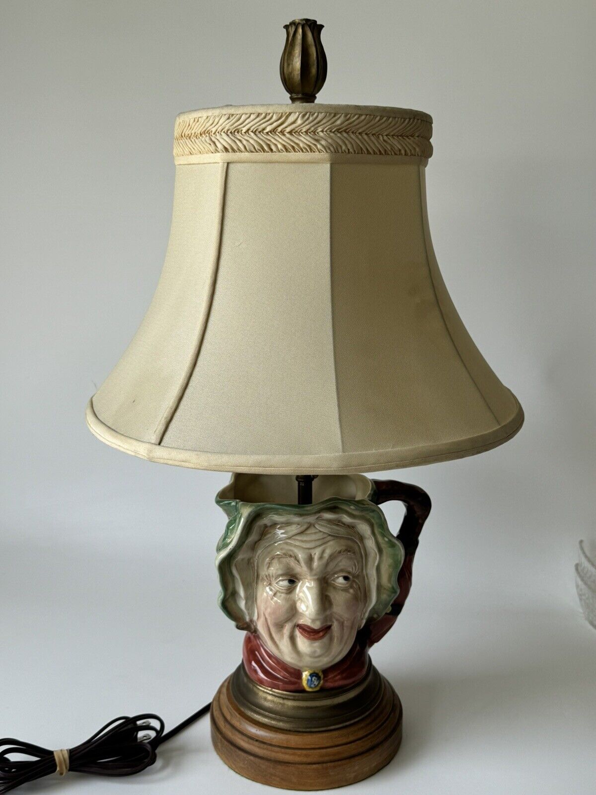Antique Toby Jug Table Old Lady Lamp 24\