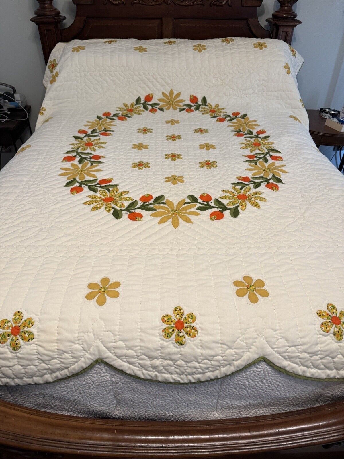 VTG Hand Stitched Applique & Embroidery Scalloped Edging 90x72” Grandma core