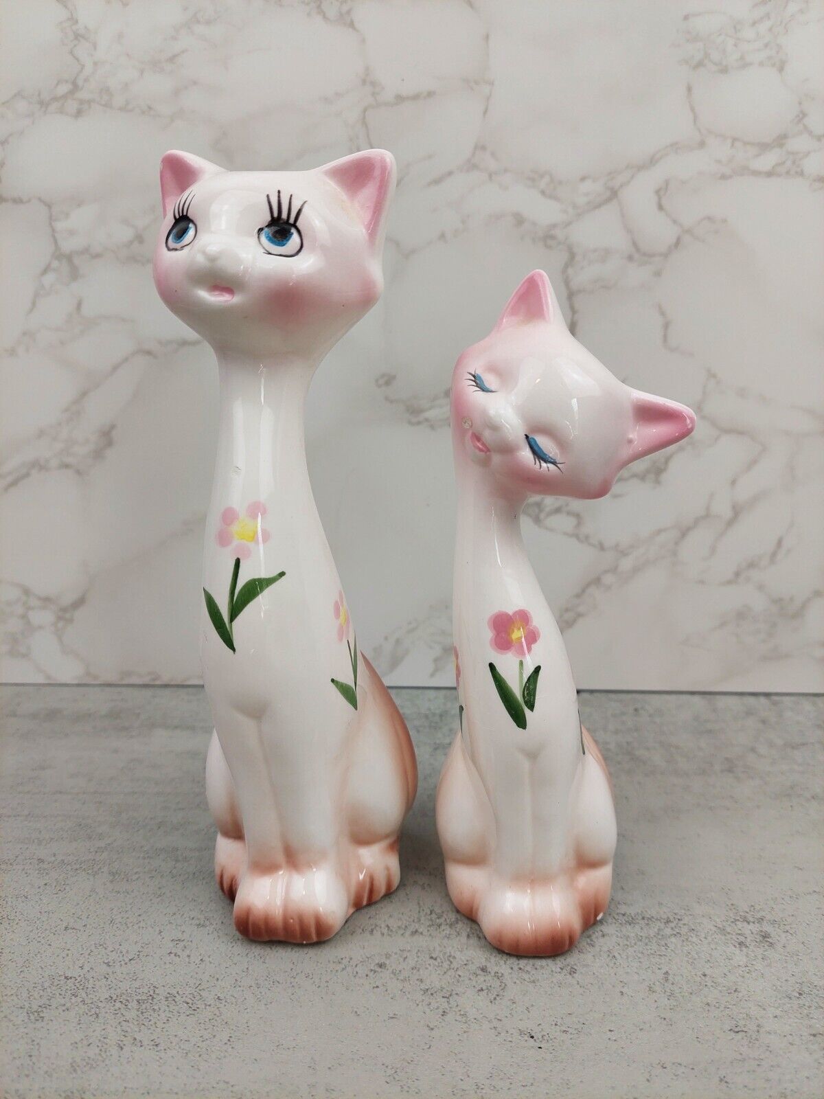 VTG Kitsch Ceramic Cat Figurine Pair Winking Floral Blue Eyes White Pink