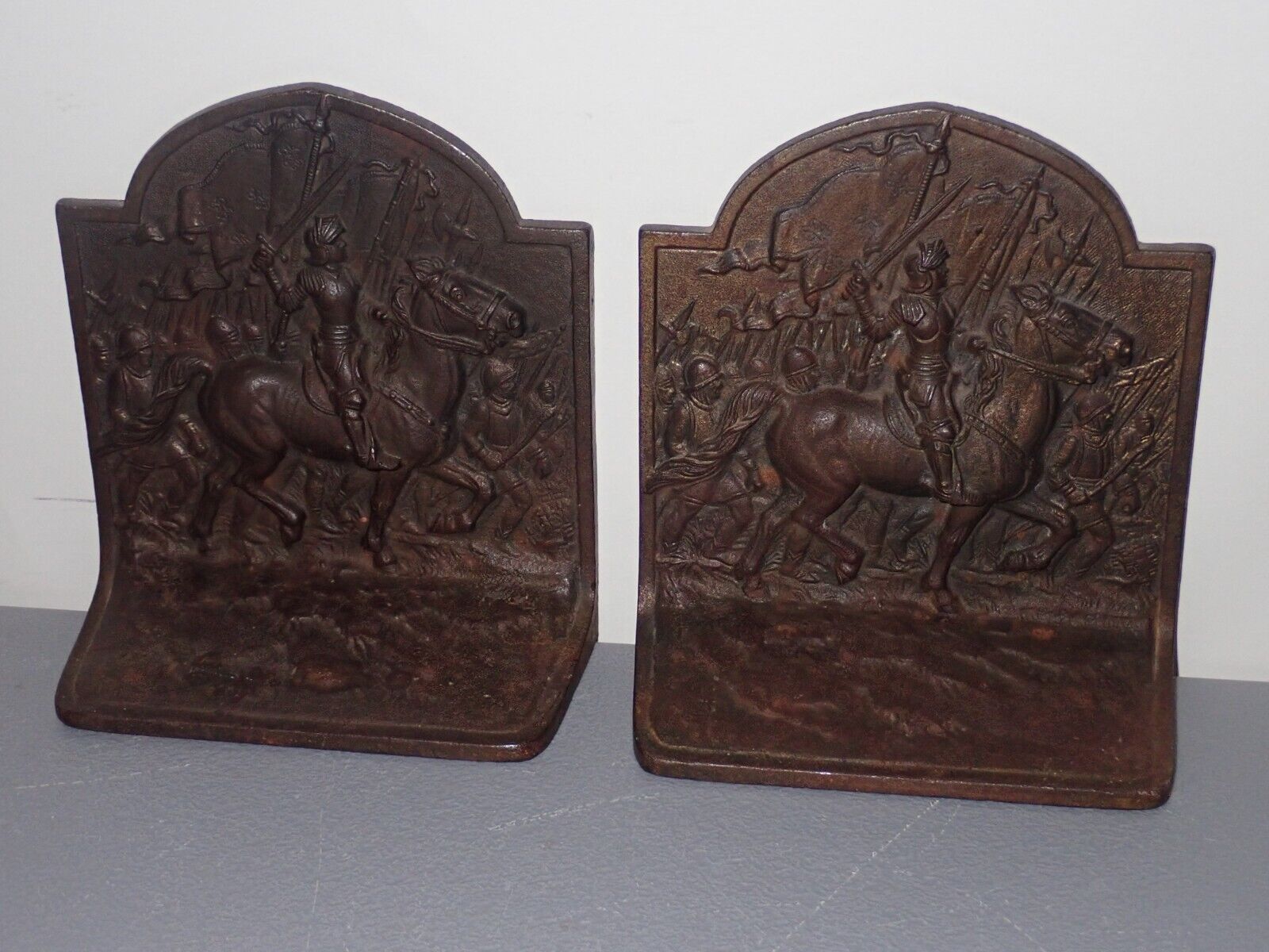 Medieval French Knight & Infantry Bookends 1920s Cast Iron Bronzed, Fleur de lis