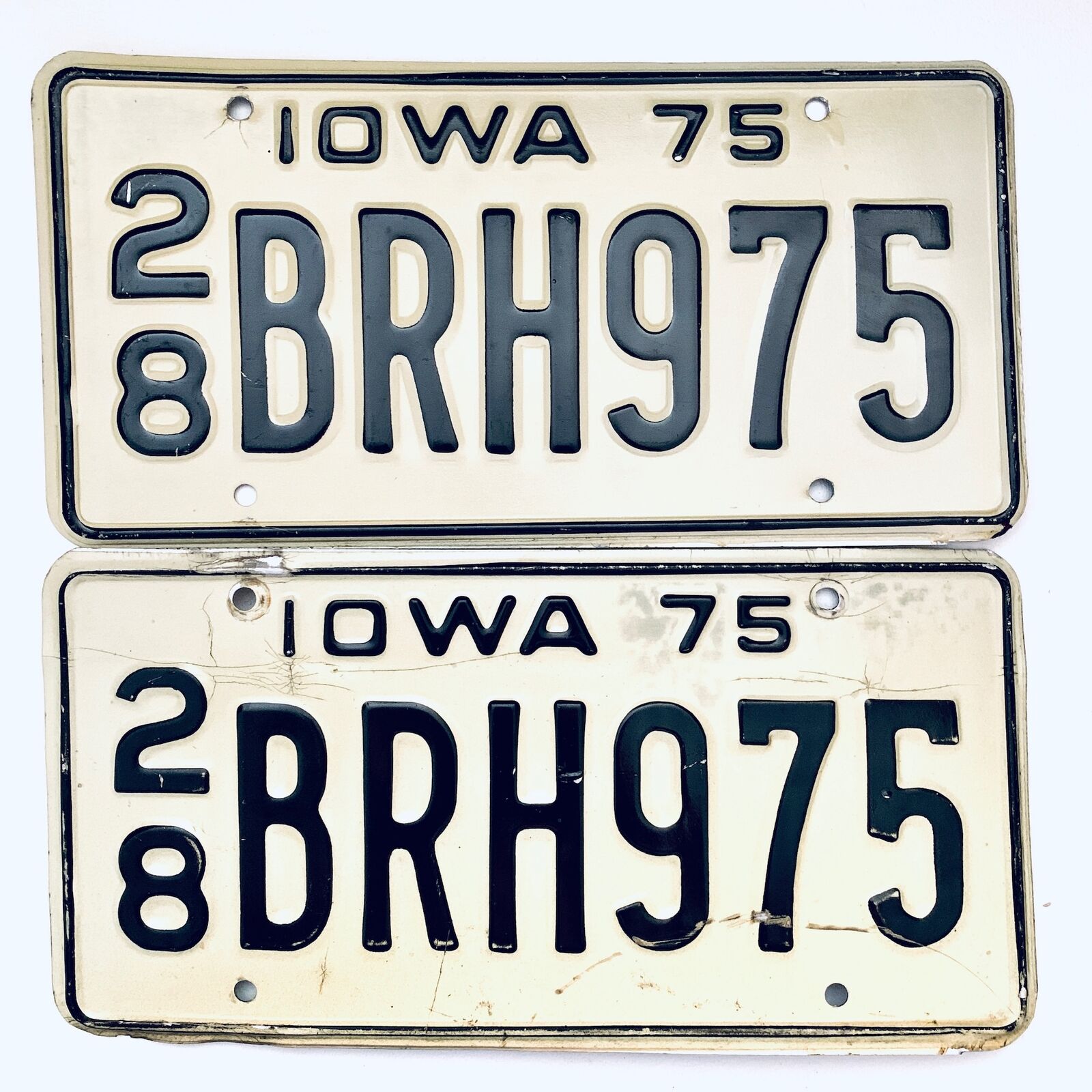 1975 United States Iowa Delaware County Passenger License Plate 28 BRH975