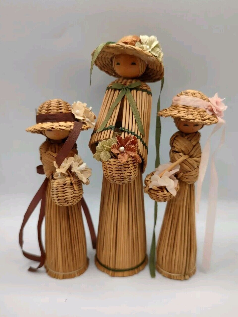 Vtg Hand Woven Straw Korean Doll Figurines