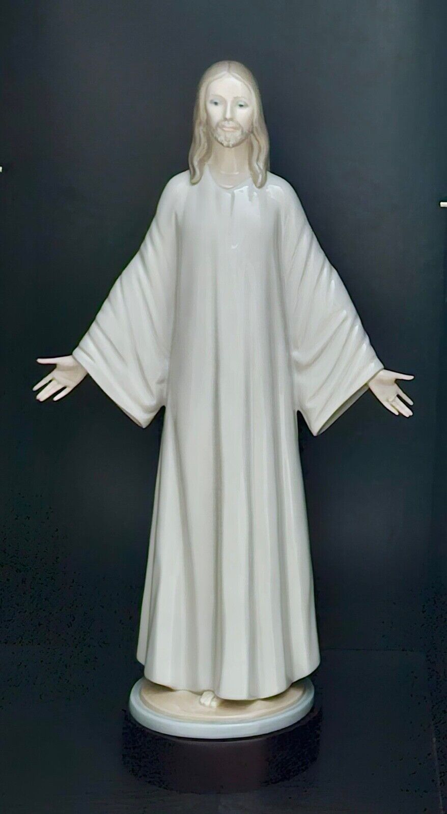 Jesus Lladró 5167 with Wood Pedestal