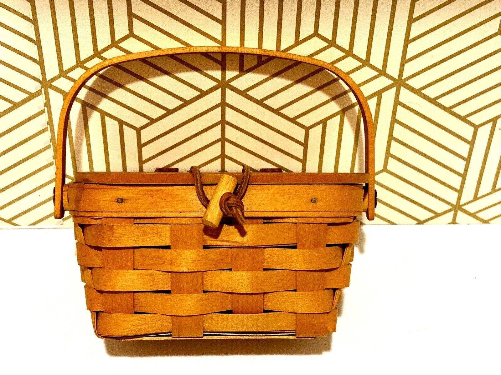 Longaberger 1999 lidded  basket purse swing handle marked/signed handwoven