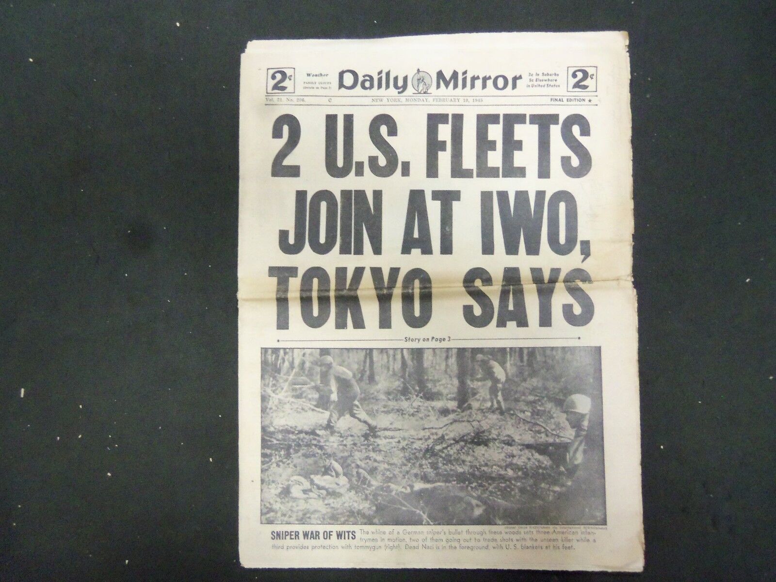 1945 FEB 19 NEW YORK DAILY MIRROR- 2 US FLEETS JOIN AT IWO, TOKYO SAYS - NP 2229