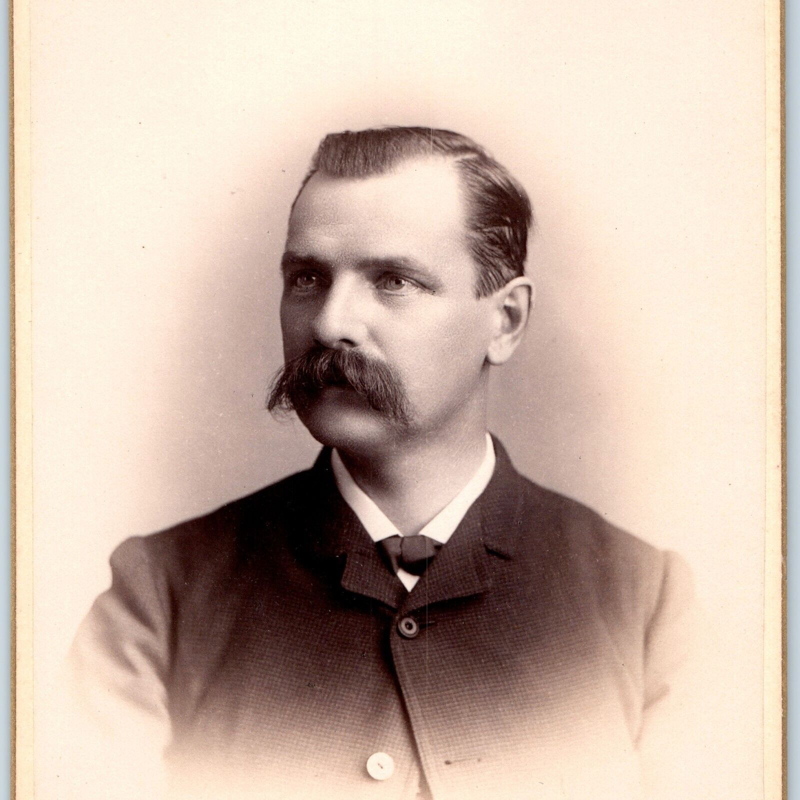 c1880s Minneapolis, MN Handsome Man Mustache Cabinet Card Photo Oswald B10