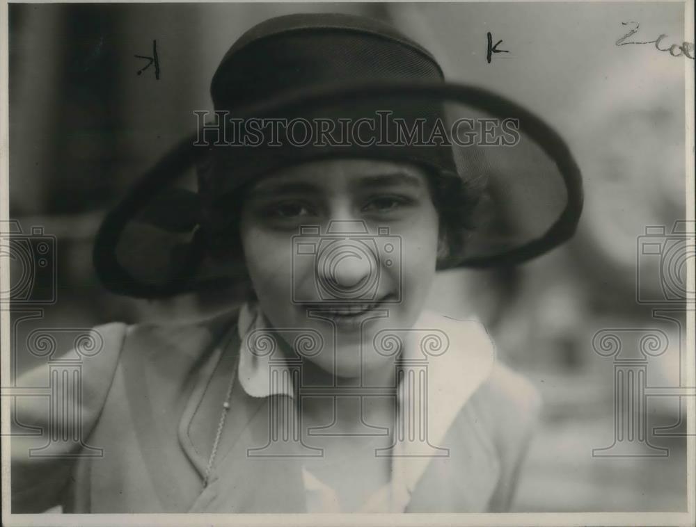 1925 Press Madelaine Nicoloff
