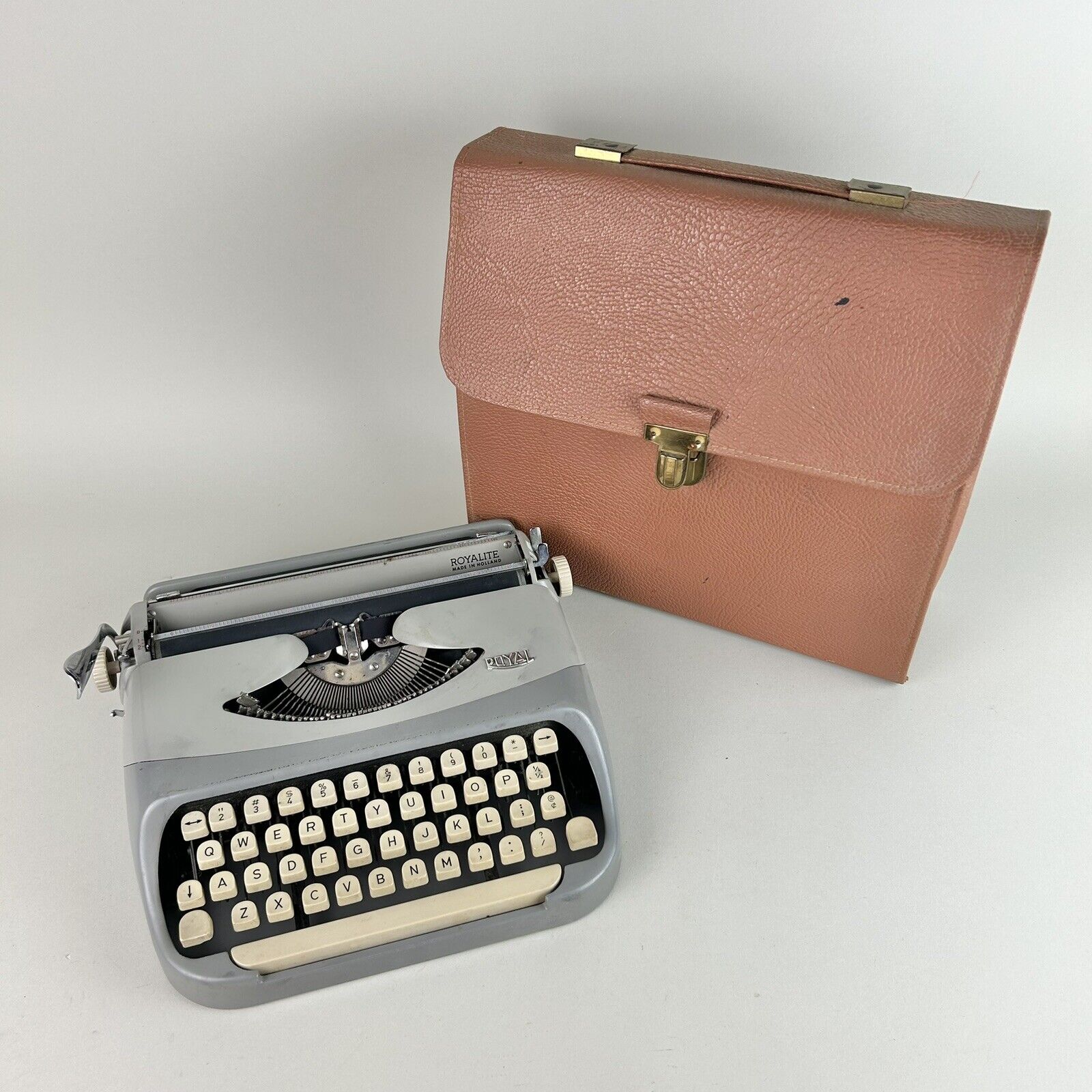 Vintage Royal McBee Netherlands Royalite Typewriter Manual Portable Retro + CASE