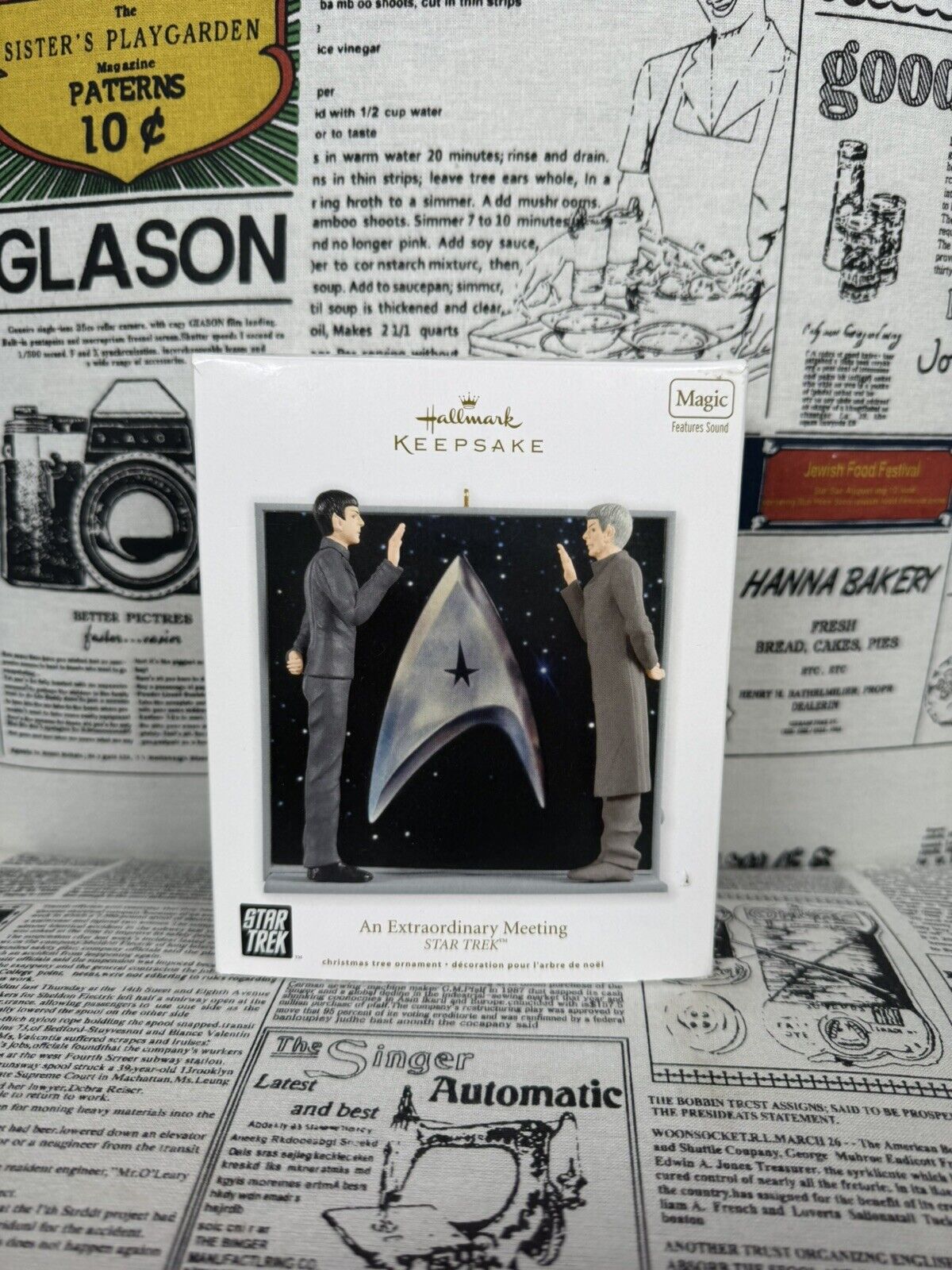 2012 “An Extraordinary Meeting” Star Trek Hallmark Keepsake Ornament